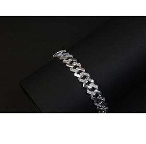 Pulsera de cadena de plata fina a la moda con piedras incrustadas en canal para uso unisex y ocasiones especiales. - Product Image 3
