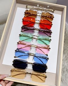 משקפיים שקופים ללא מסגרת רטרו מרובעת משקפי שמש להגנה מפני Uv לנשים וגברים - Product Image 1