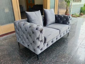 Canapé <span class=keywords><strong>deux</strong></span> <span class=keywords><strong>places</strong></span> de luxe personnalisable pour salon, en velours avec pieds en métal et boutons - Product Image 2