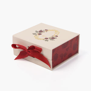 Scatola Regalo Magnetica a Forma di Libro Personalizzata con Motivo Floreale Francese in Rilievo, Inserti in Carta e Confezione in <span class=keywords><strong>Cartone</strong></span> con Inchiostro di Soia - Product Image 3