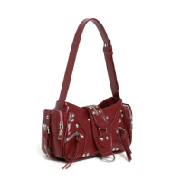 Tas Selempang Y2K Burgundy Rivet dengan Gesper Hati, Banyak Kantong Resleting Samping, Tali Selempang yang Dapat Disesuaikan, Bahan Kulit Berlapis Lilin, Tahan Air