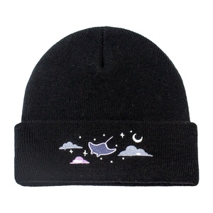 Produzione di cappelli invernali morbidi e caldi per adulti cappelli ricamati logo da donna con polsino in filo acrilico nero - Product Image 1