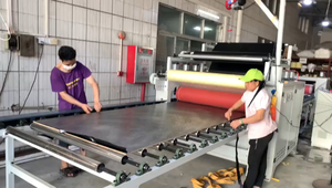 Presse à <span class=keywords><strong>membrane</strong></span> de laminage à froid entièrement automatique pour le travail du bois avec moteur à engrenages et roulement pour PET/PVC mat - Product Image 5