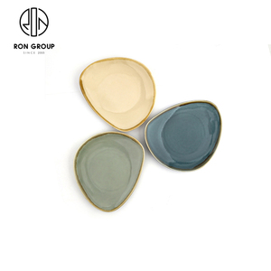 Fashion special design ristorante colorato triangolo in <span class=keywords><strong>ceramica</strong></span> stoviglie set di stoviglie in porcellana piatti da portata in <span class=keywords><strong>ceramica</strong></span> smaltata - Product Image 2