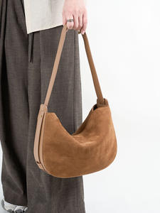 Sac bandoulière rétro en cuir véritable mat pour femme avec fermeture éclair, style élégant à porter à l'épaule ou sous le bras - Product Image 6