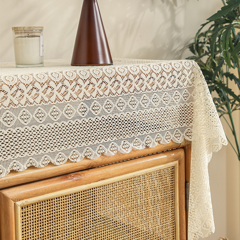 Wavy round tablecloth