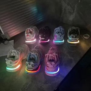Nouvelle Tendance 2026 – Chaussures de Course Respirantes Anti-Odeur en Maille LED 3.0 de Qualité Supérieure pour Femmes et Hommes – Style Rétro Décontracté Tout Usage - Product Image 6