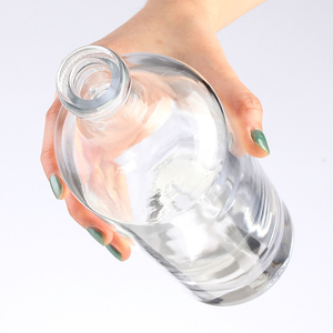 Botella de Whisky de Vidrio Transparente Personalizable |   Botella de Licor <span class=keywords><strong>Premium</strong></span> para Vodka, Ron, Ginebra |   Diseño Clásico con Base Estable - Product Image 3
