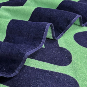 منشفة شاطئ مخططة سريعة الجفاف فائقة الامتصاص من القطن 100٪ مع شعار مخصص للهدايا من شركة ووشي آيفي للمنسوجات - Product Image 3