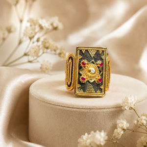 Anello a forma di scudo greco-romano, design vintage, gioiello unisex per uso quotidiano - Product Image 4