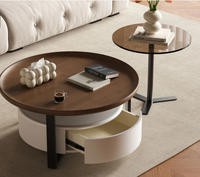 Ensemble de tables basses rondes de luxe modernes et table d'appoint en verre avec plateau en bois de noyer et structure en métal, tables gigognes pour salon
