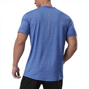 เสื้อยืดออกกำลังกายผู้ชาย แห้งเร็ว ระบายอากาศดี ทรงเข้ารูป ผลิตจากโพลีเอสเตอร์ผสมสแปนเด็กซ์ พิมพ์ลายสะท้อนแสง เหมาะสำหรับออกกำลังกายที่ยิม - Product Image 4