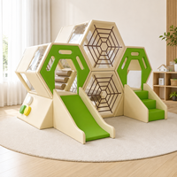 Aire de jeux commerciale en nid d'abeille, équipement de jeu souple vert et beige, toboggan d'escalade intérieur pour enfants, idéal pour les garderies, les écoles maternelles et la location événementielle