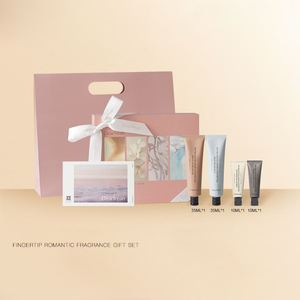 Vente en gros de luxe Mignon parfum doux d'hiver Soins de la peau Blanchissant Hydratant Crème pour les mains et lotion Bouteille/tube <span class=keywords><strong>Coffret</strong></span> cadeau Emballage - Product Image 2