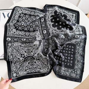 Foulard carré patchwork Paisley noir style bandana en fausse <span class=keywords><strong>soie</strong></span> 70x70, foulard de luxe pour la tête et le cou avec imprimé chaîne, sensation <span class=keywords><strong>soie</strong></span>, OEM/ODM - Product Image 2