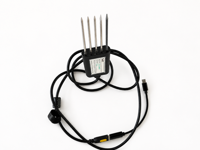 Smart Portable Soil Quality and Nutrient Analysis Device with Wireless Mobile Integration and Intelligent Farming Support