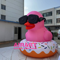 Anneau de natation de ballon de canard rose de nouvelle forme, mascotte gonflable de canard d'anneau de natation pour la décoration extérieure de fête d'été