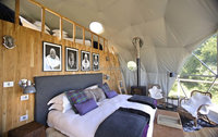Dôme géodésique transparent rond Igloo Domo House pour glamping, hôtel de luxe en plein air avec salle de bain