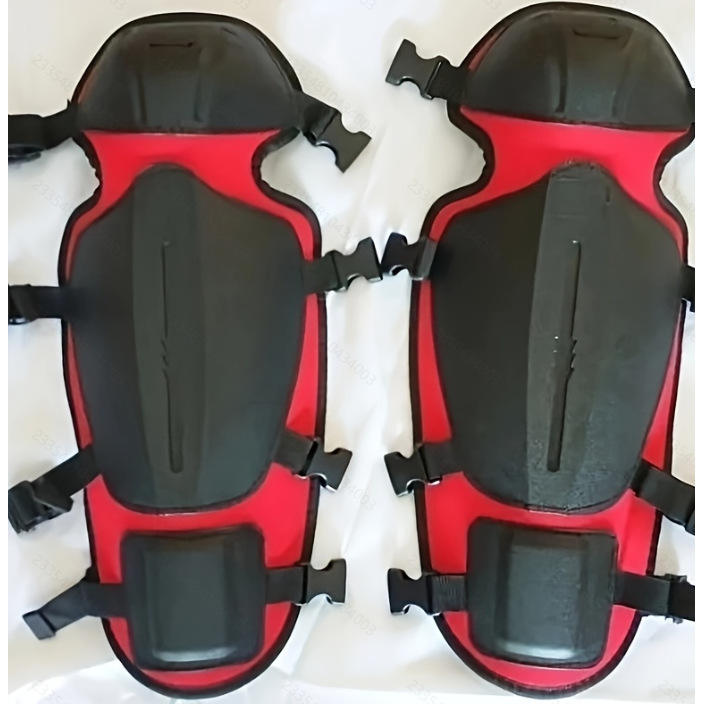 สามส่วนสีแดงและสีดำ