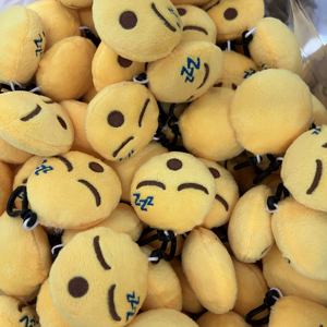 Porte-clés en peluche KUBIXION avec logo personnalisable, émoticône kawaii, super doux en coton PP, taille 6 cm - Product Image 2