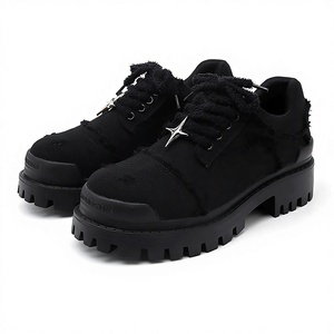 รองเท้าปาร์ตี้ผู้ชาย แฟชั่นหนังแก้ว ปลายแหลม ดีไซน์หรูหรา พื้นกันลื่น พรีเมียม มีสไตล์ เหมาะสำหรับงานกลางคืน - Product Image 1