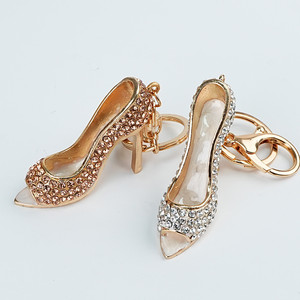 LLavero de tacones altos de Metal con diamantes de imitación a la moda personalizado llavero de chica bonita de lujo con diamantes - Product Image 3