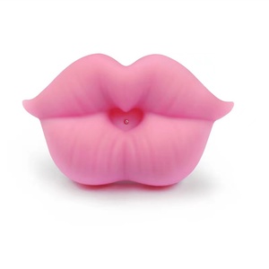 Sucette en silicone souple de nouvelle conception Youngs pour bébés de 0 à 12 mois, sans BPA, écologique, design lèvres de dessin animé - Product Image 3
