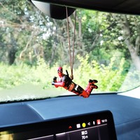 Bewegliche Actionfigur als Autospiegel-Dekoration, Mini-Modell-Spielzeug mit Rückblick-Pose, Einzigartige Auto-Dekoration, Geschenk für Feiertage
