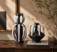 Vase décoratif en céramique noire, vase sculptural abstrait en forme de boucle pour la décoration intérieure d'hôtel, de villa ou de salon