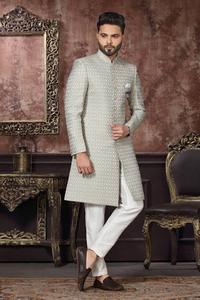 Ensemble Kurta Pajama bleu ciel avec bordure brodée, motif ethnique imprimé, tenue traditionnelle indienne pour mariage et occasions festives - Product Image 3