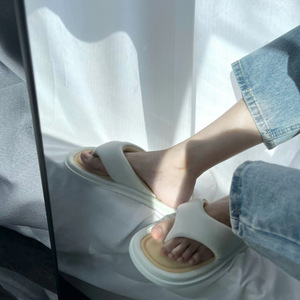 Nouvelles tongs compensées en cuir rose de luxe pour femme, inspirées des créateurs, collection 2026 - Product Image 3