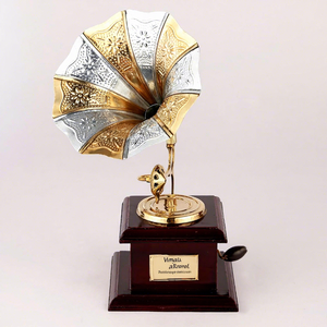 Gramophone antique en laiton, objet décoratif, lecteur de musique vintage, ornement de table rétro pour la maison, le salon ou le bureau - Product Image 6