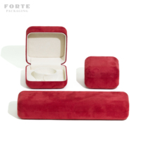 Boîte à bijoux en velours sur mesure avec logo en estampage à chaud doré, vente en gros pour cadeau de mariage et célébration d'anniversaire