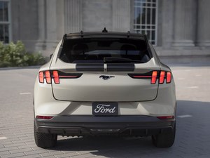 <span class=keywords><strong>Mustang</strong></span> Mach-<span class=keywords><strong>E</strong></span> SUV haute performance |   Puissance électrique et style emblématique pour les amateurs d'aventure - Product Image 4
