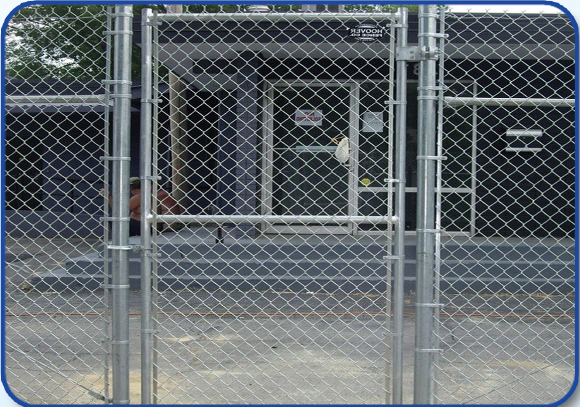 Cyclone Barbed Wire 40x40mm Chain Link Mesh Fencing 2.8mm Extension Arms Pvc Coated