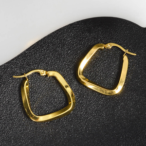 Pendientes de Aro Cuadrados de Acero Inoxidable Chapados en Oro de 18K, Resistentes al Agua, Sin Deslustre, Joyería Minimalista Diaria para Mujer - Product Image 1