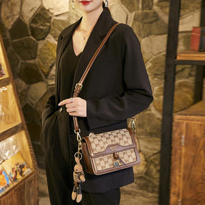 女式<span class=keywords><strong>2026</strong></span>新款时尚百搭高端小方包热门款式纹理单盖尼龙内衬单肩斜挎包 - Product Image 3