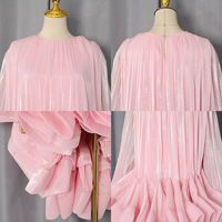 Robe Courte Artistique à Col Rond et Manches Longues Évasées pour Femme, Plissée Verticalement Brillante avec Ourlet Volanté Superposé 3D pour Soirée, Vente en Gros