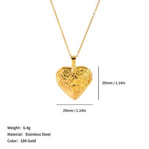 Collier pendentif médaillon cœur en acier inoxydable plaqué or 18 carats avec chaîne longue réglable et compartiment photo rectangulaire, vente en gros - Product Image 5