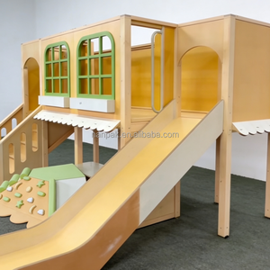 Aire de jeux intérieure en bois personnalisée, créative et sensorielle pour enfants, avec toboggan et structure d'escalade, et maisonnette avec présentoir, pour Play Cafe, garderie et centre commercial - Product Image 2