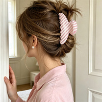 Pince à cheveux extra large en acétate rayée de 10 cm pour femmes aux cheveux épais, bouclés et volumineux, pince à mâchoire géante à maintien fort