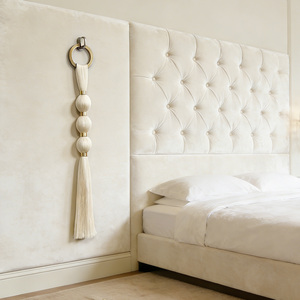 Decorazione Murale in Macramé Avorio con Nappe e Dettagli Dorati, Fornitura all'Ingrosso per Hotel e Guesthouse - Product Image 1