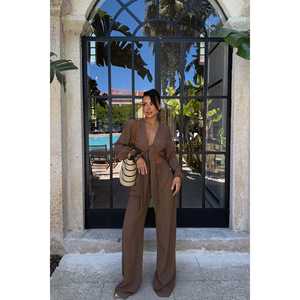 Conjunto de mono y playsuit beige Adelina con lazo para mujer - Product Image 1