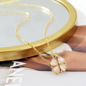 <span class=keywords><strong>Collana</strong></span> con Ciondolo a Cuore e <span class=keywords><strong>Quadrifoglio</strong></span> in Zirconi, Placcata Oro 18K, Acciaio Inossidabile Anti-Ossidazione, Magnetico a Due Vie, Regalo Trendy per Donne - Product Image 3