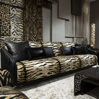 Canapé de luxe moderne en velours texturé effet froissé, idéal pour villas, hôtels, salons et projets de design.