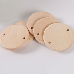 Chispas de madera redondas de color natural de 35 mm de grosor con un solo orificio, colgantes de madera para manualidades, suministros para hacer joyería DIY. - Product Image 1