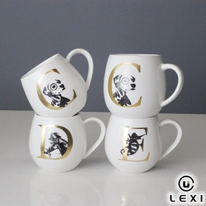 Tasse en céramique en forme d'œuf avec initiale dorée et motif animal, tasse à café en <span class=keywords><strong>porcelaine</strong></span> pour la maison, le bureau ou comme cadeau - Product Image 1