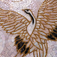 Mosaïque murale de luxe personnalisée en forme de grue, art mural fait main avec correspondance des couleurs de haute précision pour hall d'hôtel et projets haut de gamme