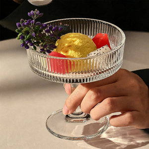 Verres à cocktail côtelés faits à la main 200 ml, style Art Déco avec bord doré, ensemble de verres à martini avec cuillère doseuse en acier inoxydable et outils de bar - Product Image 1