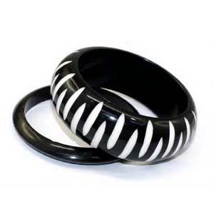 Boîte à bijoux en résine noire avec motif rayé blanc, forme ronde, peinte à la main, écologique, TIME 2 DECOR, objet de collection - Product Image 1